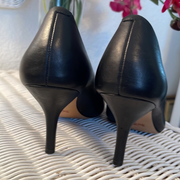 COACH “ZAN” black patent & leather heels, with silver “Coach” emblem. Size 9. - Picture 8 of 16